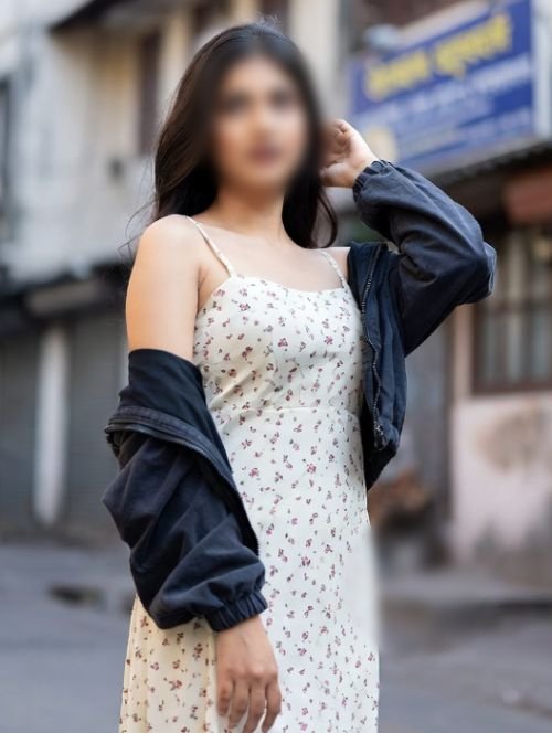Navneet Kaur - Call Girl Lucknow
